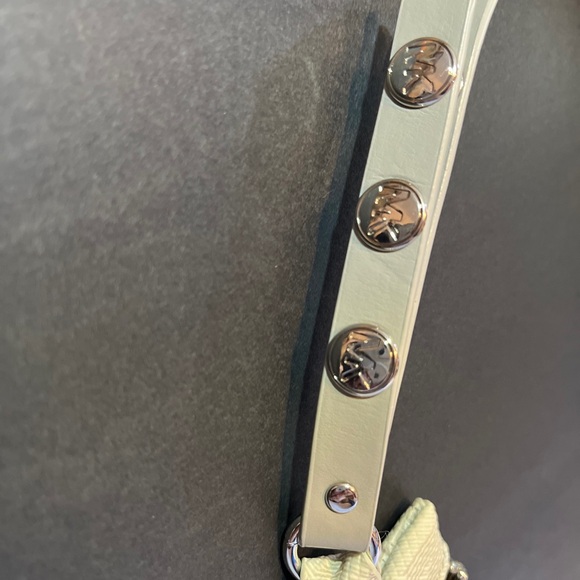 Michael Kors Beige/Gray Leather Pull Chain/Belt Fanny Pack Bag Purse-Small - Picture 4 of 7